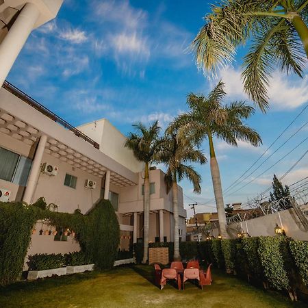 Vip House Hotel เปชาวาร์ ภายนอก รูปภาพ