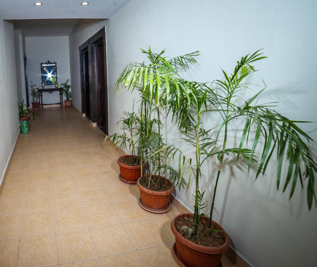 Vip House Hotel เปชาวาร์ ภายนอก รูปภาพ