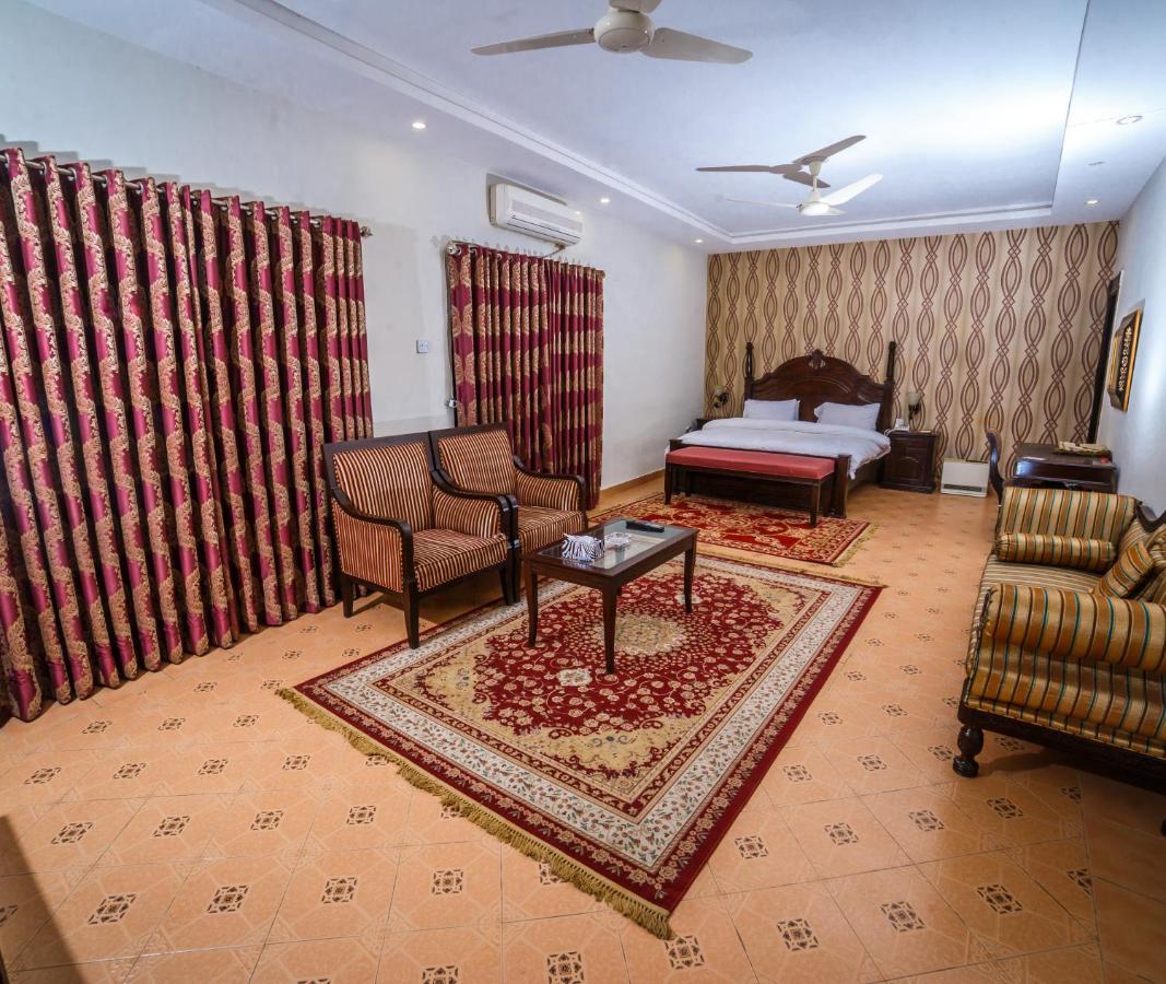 Vip House Hotel เปชาวาร์ ภายนอก รูปภาพ
