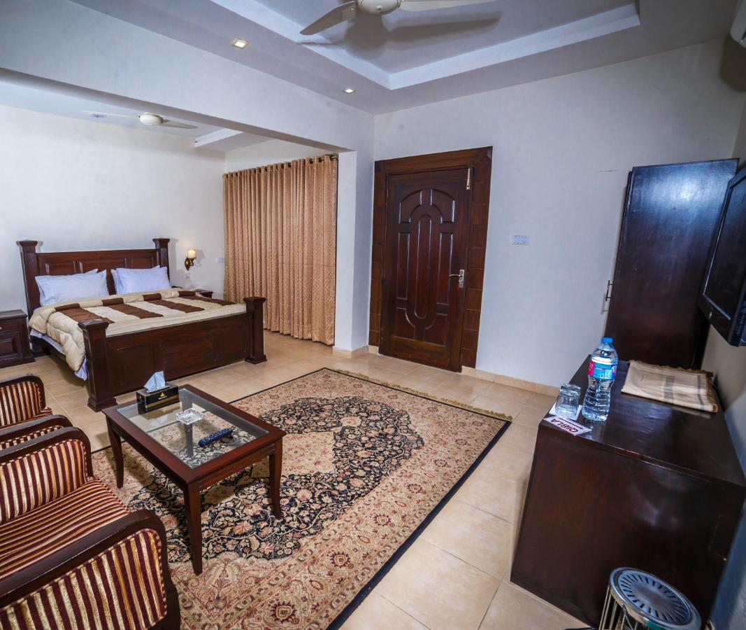 Vip House Hotel เปชาวาร์ ภายนอก รูปภาพ