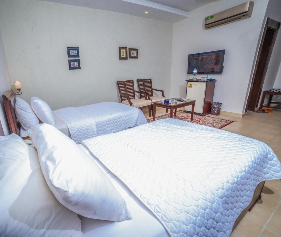 Vip House Hotel เปชาวาร์ ภายนอก รูปภาพ