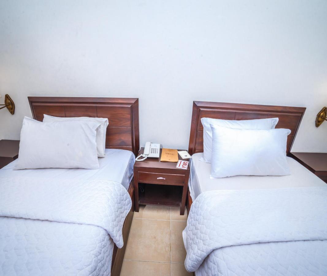 Vip House Hotel เปชาวาร์ ภายนอก รูปภาพ