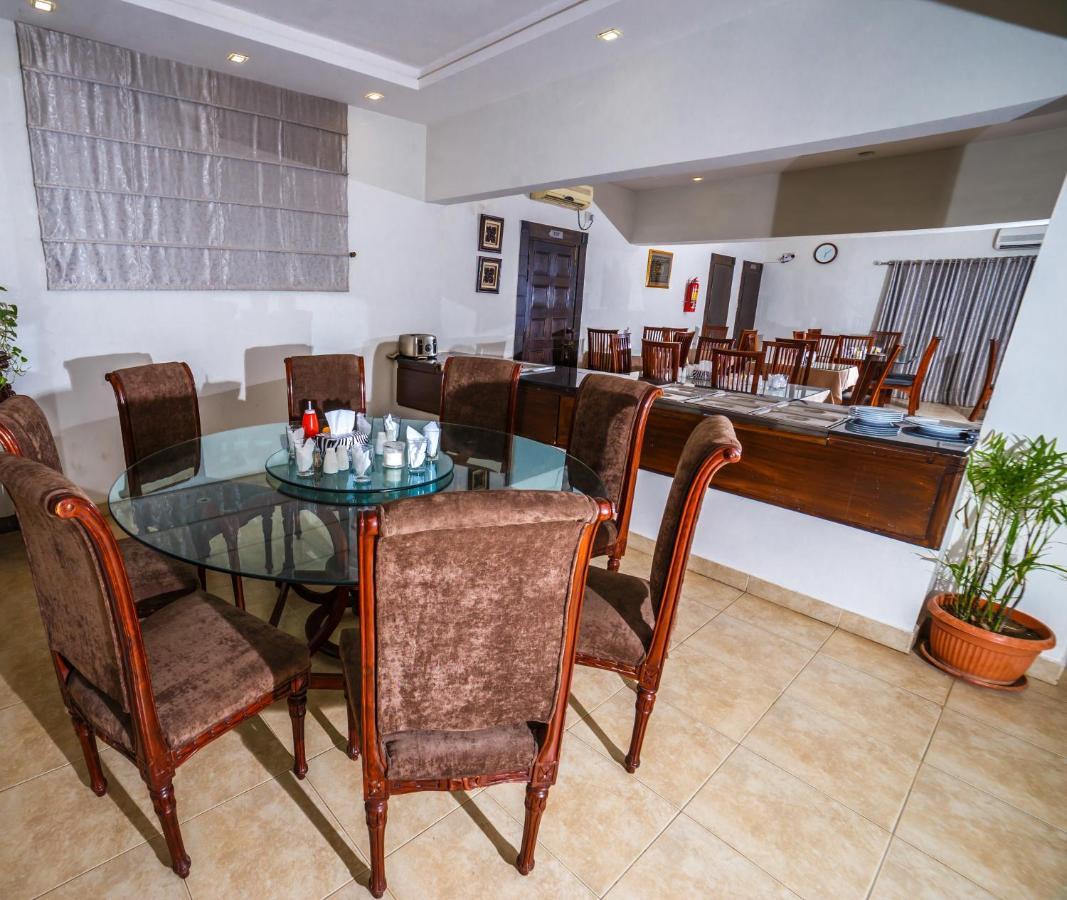 Vip House Hotel เปชาวาร์ ภายนอก รูปภาพ