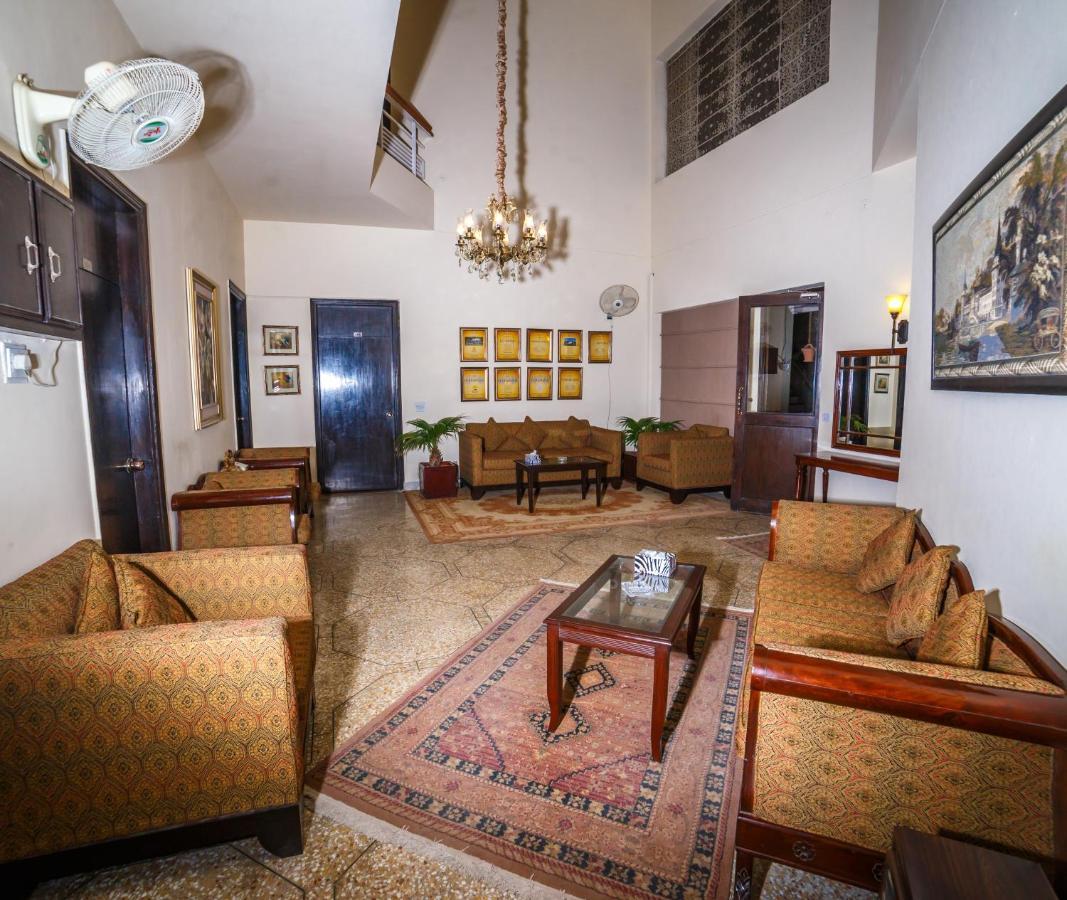 Vip House Hotel เปชาวาร์ ภายนอก รูปภาพ
