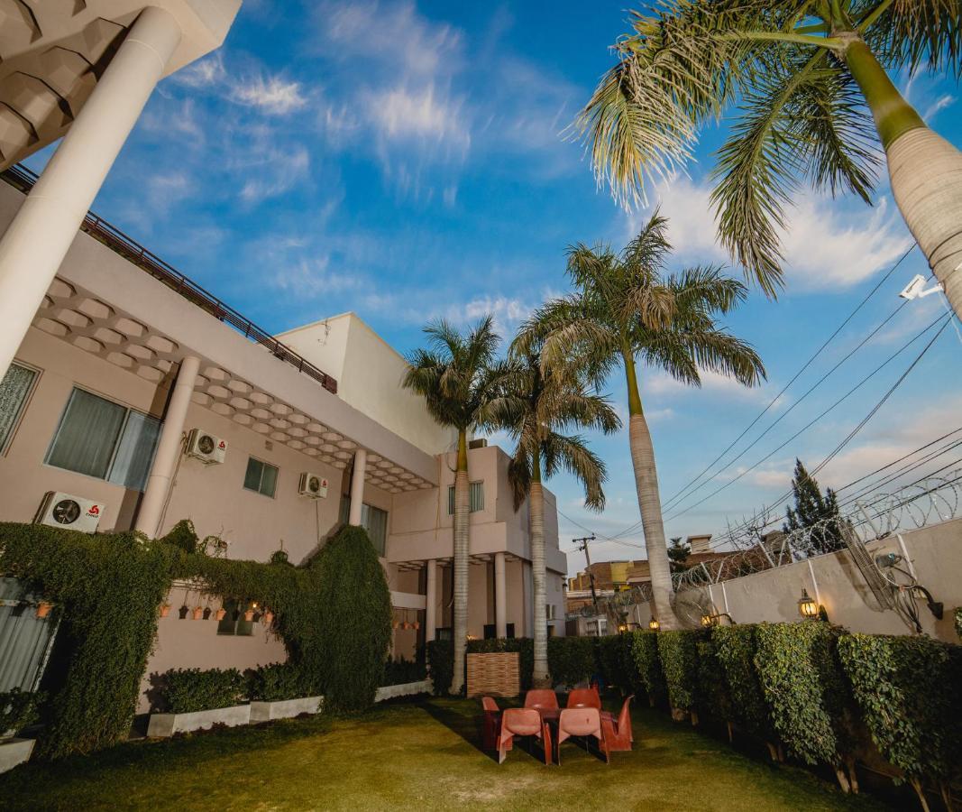 Vip House Hotel เปชาวาร์ ภายนอก รูปภาพ