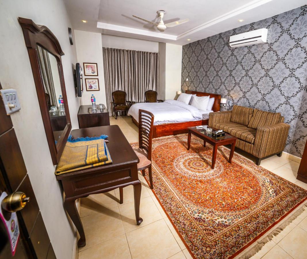 Vip House Hotel เปชาวาร์ ภายนอก รูปภาพ