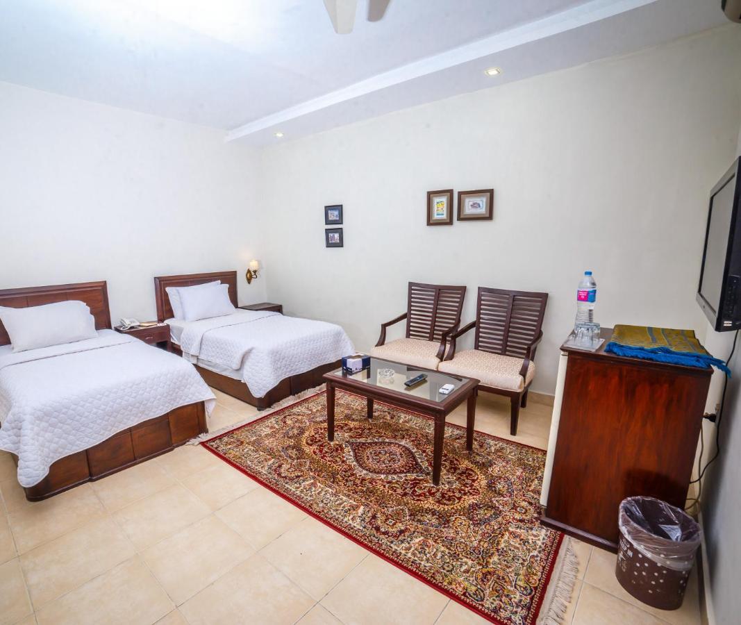 Vip House Hotel เปชาวาร์ ภายนอก รูปภาพ