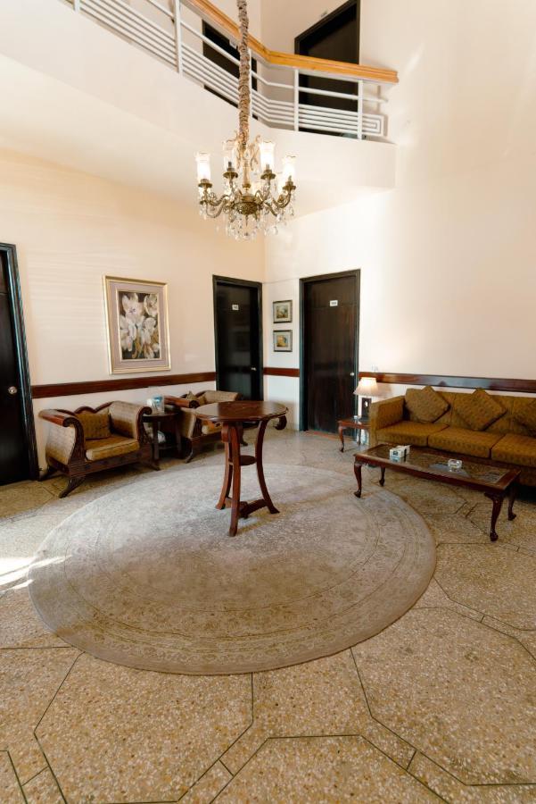 Vip House Hotel เปชาวาร์ ภายนอก รูปภาพ