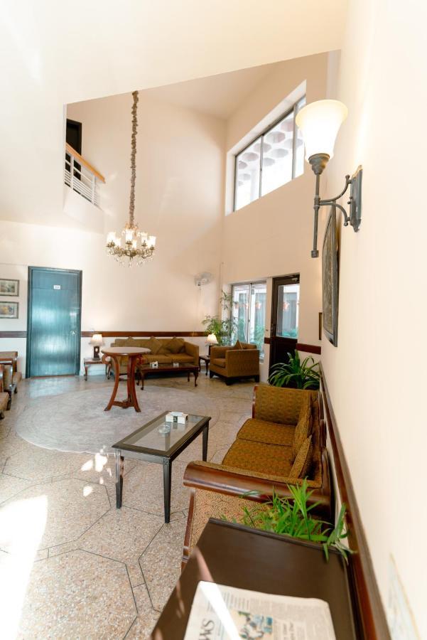 Vip House Hotel เปชาวาร์ ภายนอก รูปภาพ
