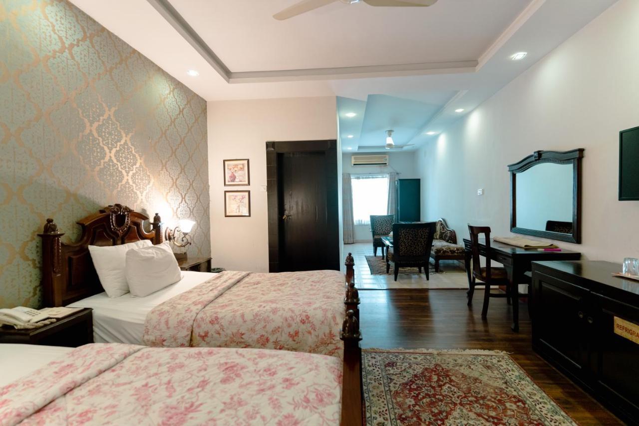 Vip House Hotel เปชาวาร์ ภายนอก รูปภาพ