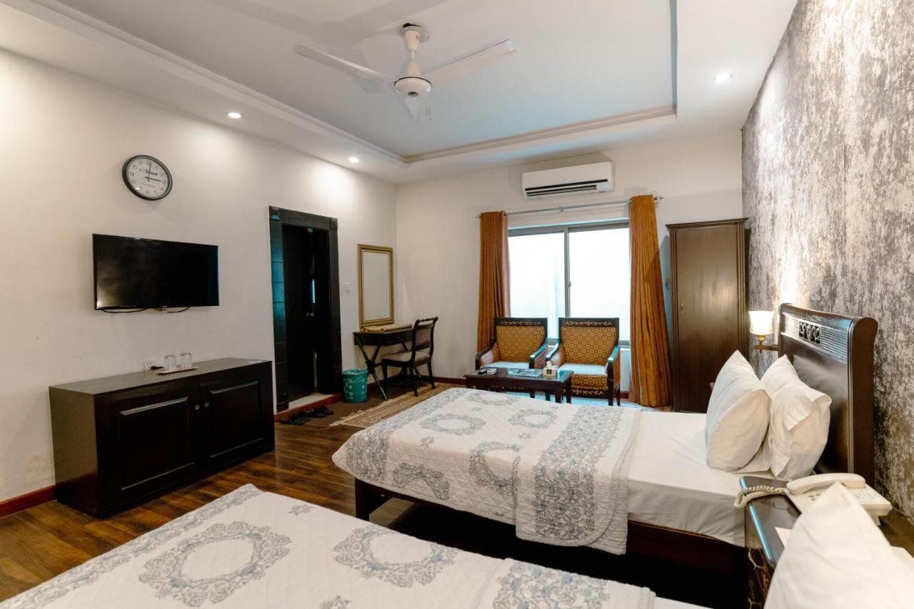 Vip House Hotel เปชาวาร์ ภายนอก รูปภาพ