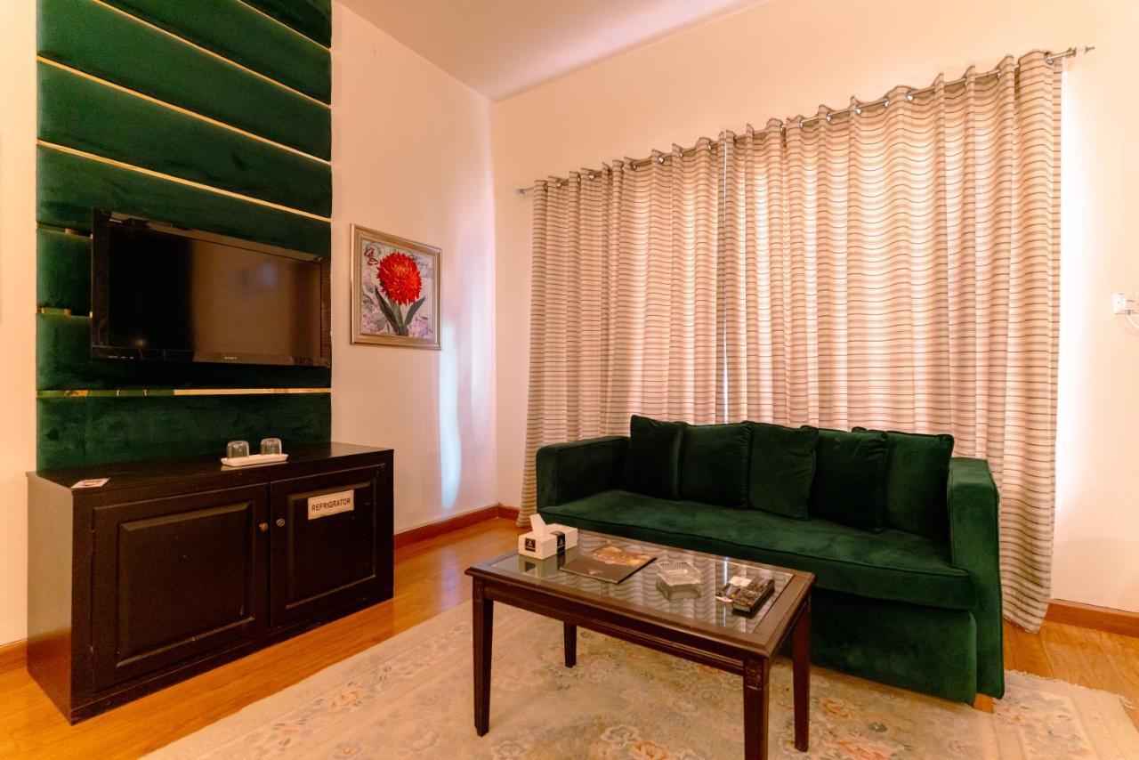 Vip House Hotel เปชาวาร์ ภายนอก รูปภาพ
